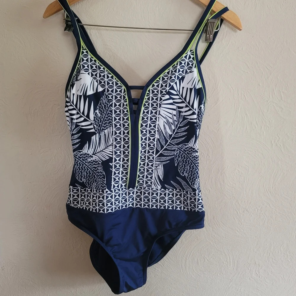 Jag,Leafy Escape Double Strap One Piece Swimsuit One-Piece Swimsuit, Size Medium